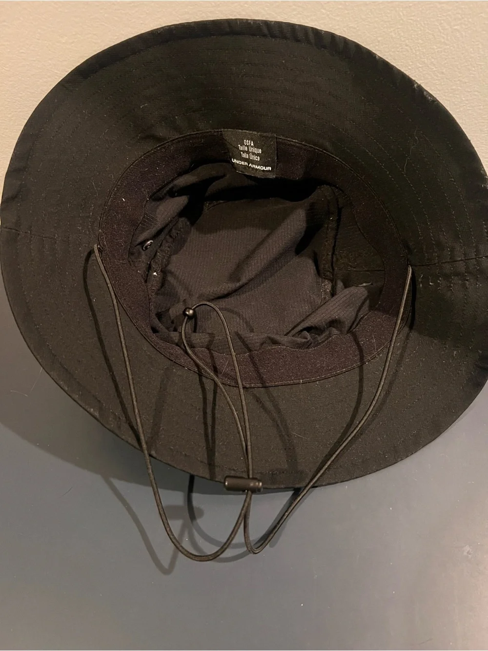Under Armour Black Bucket Hat with Logo and Chin Strap